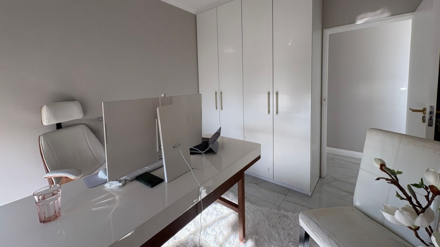 To Let 2 Bedroom Property for Rent in Bloubergstrand Western Cape